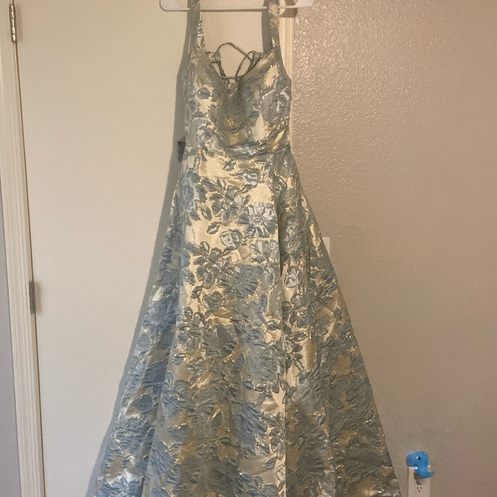 Macys maxi dress with fuller skirt size 15/16. NWT ( makeup stain on the back)